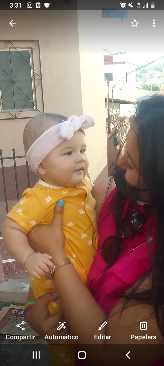 leylaperdomo7's tweet photo. Ay Dios mio una  me encontré una linda #Patepluma 😍😍😍❤🙏 Tan fina la mamá q me la prestó No cualquiera le presta sus niños a un extraño #SantaBarbara cuna de gente amable ❤ https://t.co/KLnG5Gvz5b