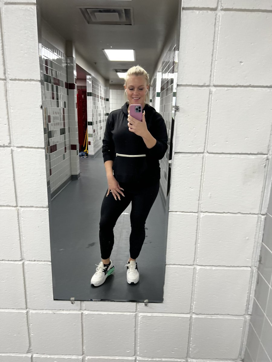 Sadie Andrews on Twitter: "Can anyone guess my favorite color?"