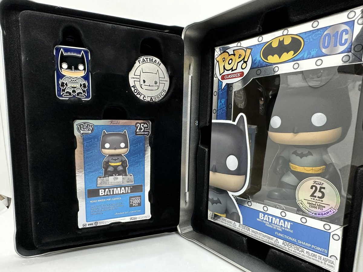 MarcTheLlama91's tweet photo. This is a clean set, wonder whatโs next
@funko @DCComics @Batman #batman #batmanedit #batmanbeyond #dc #funko25 #chase #funkodeluxe #glow #funkocooler #marcthellama91 #steelbook #anime #funkopop #funko #funkosoda #figpin #qfig #pin #comic #nerd #geek #art https://t.co/KBhwnMA6uQ