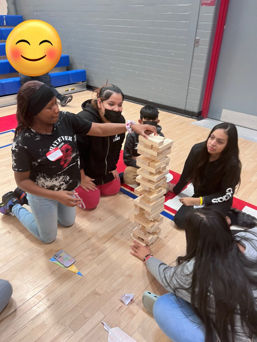 B. Stoddert families showed their skills during today’s first STEM event sponsored by the YES! Program. #GoEagles #STEM #pgcpsproud <a href="/PrincipalBSMS/">Tisa Morgan🔺️</a> <a href="/BSMS_PGCPS/">Benjamin Stoddert Middle School</a> <a href="/pgcps/">PGCPS</a>