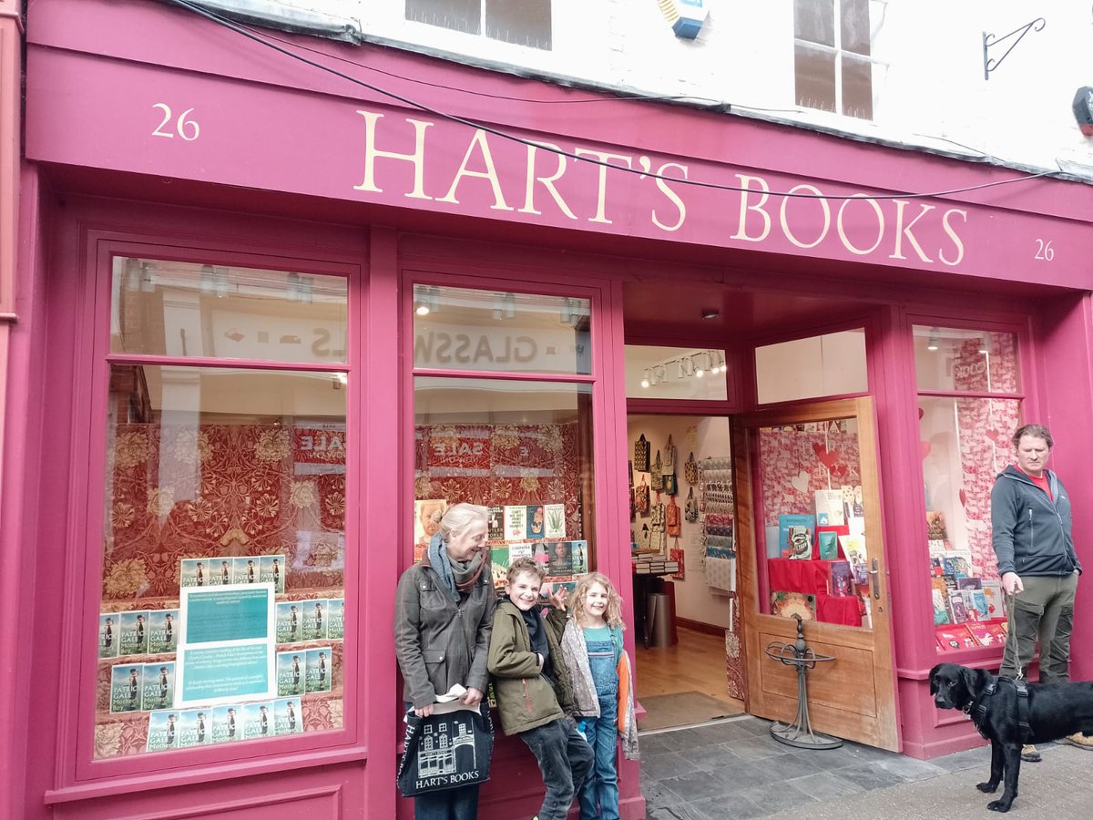 HelenLunnon's tweet photo. So pleased to take our godchildren to @hartsbooks #saffronwalden today. The Common swings make great book seats too 👍 https://t.co/3t9QPJt3t3