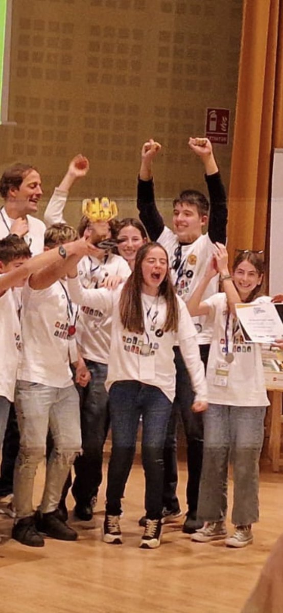 pacomet76's tweet photo. Alicia, antigua alumna del @CEIP_RicoCejudo y alumna del Ies Vicente Alexandre en #Triana, gana la #FLLSevillaUPO y se clasifica para la final nacional de España @firstlegoleague @AMPA_RicoCejudo Enhorabuena a todo el equipo “Robotic kitten” https://t.co/fP3U1L0G9c