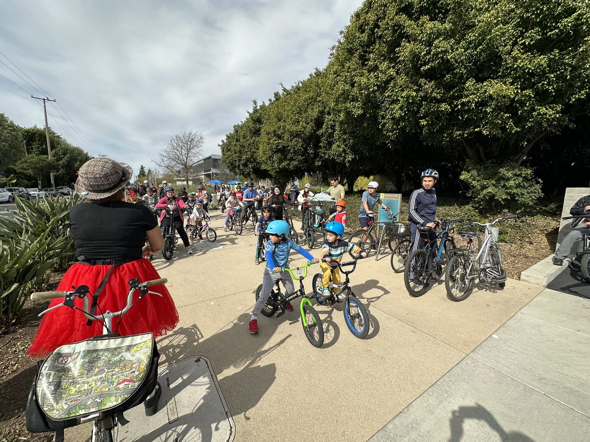 Airport2Park's tweet image. What a great turn out! Thank you @SMSpoke &amp;amp; @SantaMonicaCity for a fun Multigenerational #KidicalMass Bike Ride at Ishihara Park, Santa Monica. We are always excited to lend a hand. #ParksAreForEveryone #GoSaMo #BikeLA