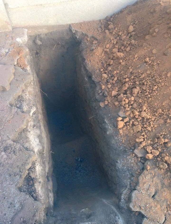 Only the Zanu pf government backed by the military knows what happened to these 2 Dzamara brothers.
Their lawyer once came home to that grave dug in his compound. That link really explains what is believed 2 've happened to Itai.8 yrs on still no answers.
youtube.com/live/H1k2SOBbX…