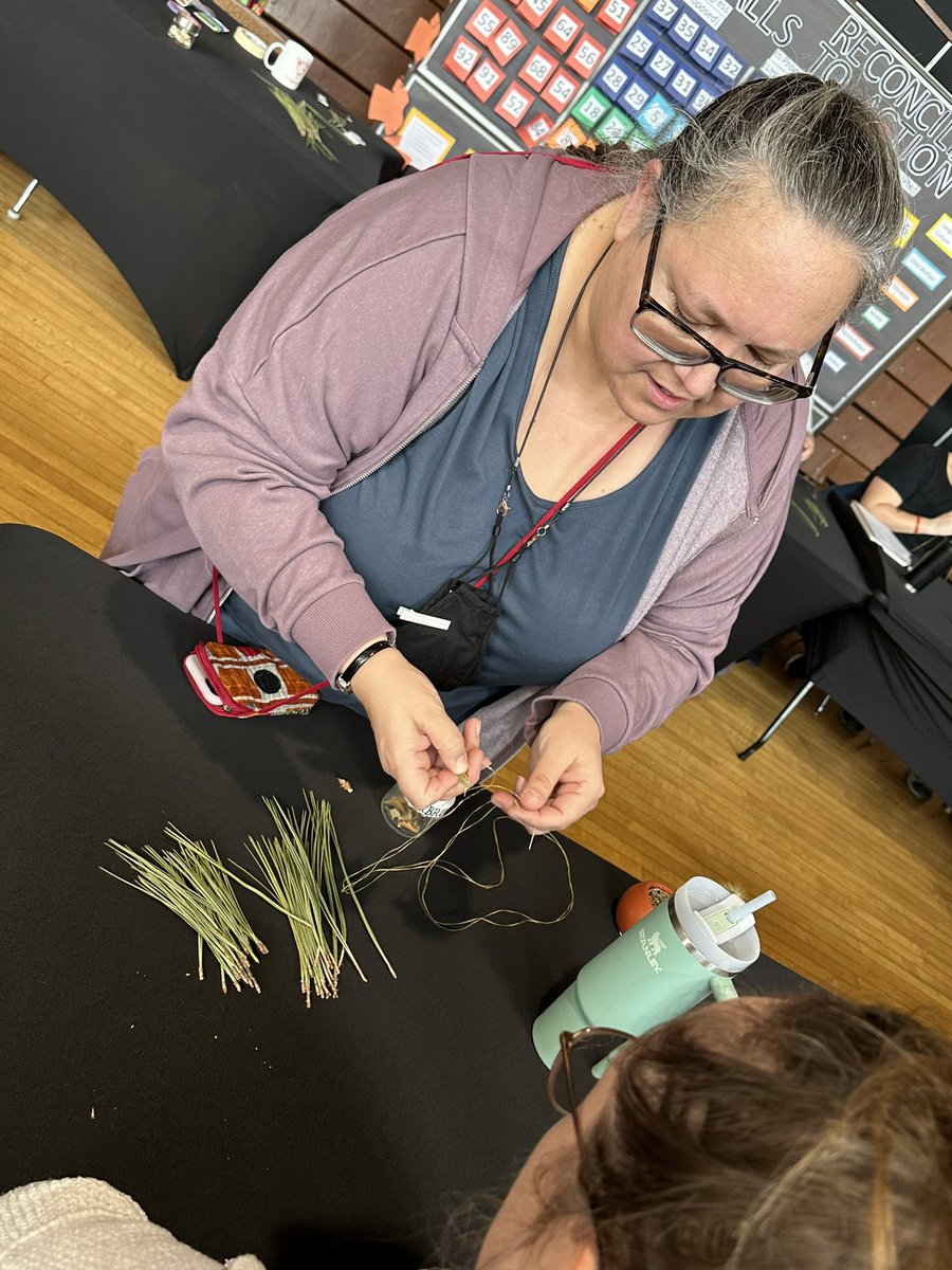 Brilliant morning w/ Kelly Terbasket <a href="/IndigenEYEZ/">IndigenEYEZ</a> exploring decolonization &amp; afternoon w/ <a href="/kathypierre4/">kathy pierre</a> &amp; Bonny-Lynn Donovan learning about ponderosa pines &amp; basketry. #syilx <a href="/toddmanuel_67/">Todd Manuel</a> <a href="/JaniceMoase/">Janice Moase</a> <a href="/mburdock8/">Melissa Burdock</a> <a href="/EricaFitton/">Erica Fitton</a> <a href="/a_beckingham/">Allen Beckingham</a> @sarafdavidson <a href="/NikkiLYee/">Nikki Yee, PhD</a> <a href="/SSHRC_CRSH/">SSHRC</a>