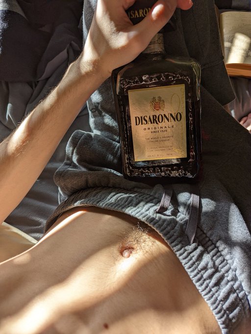 Got myself some disaronno too 🤤 https://t.co/HU2iuaGzYX