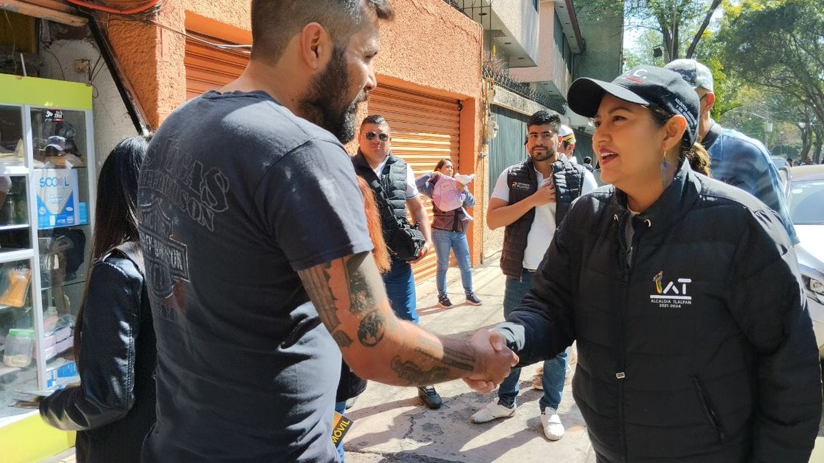 En esta Alcaldía Móvil 🛞 recorrimos la colonia Nueva Oriental Coapa.
Escuchamos las necesidades de las vecinas y los vecinos. Fue un gusto caminar a su lado🥾. Seguiremos trabajando juntos, porque #TlalpanResurge #YSeNota #GrandeComoSuGente