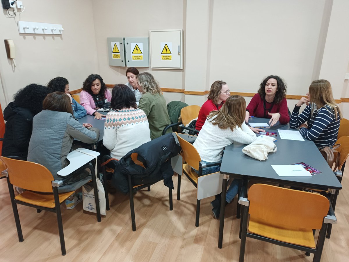 rafaleiva82's tweet photo. Increíble equipo DIC (Diversas Inquietas Curiosas) Rosé (porque somos rosas). Ha sido increíble disfrutar estas jornadas con vosotras. Seguiremos cambiando el futuro desde nuestras aulas. 💪🌷 @cepantequera @JIPAtq #JIPAtq23 https://t.co/uN7sBeXpx4