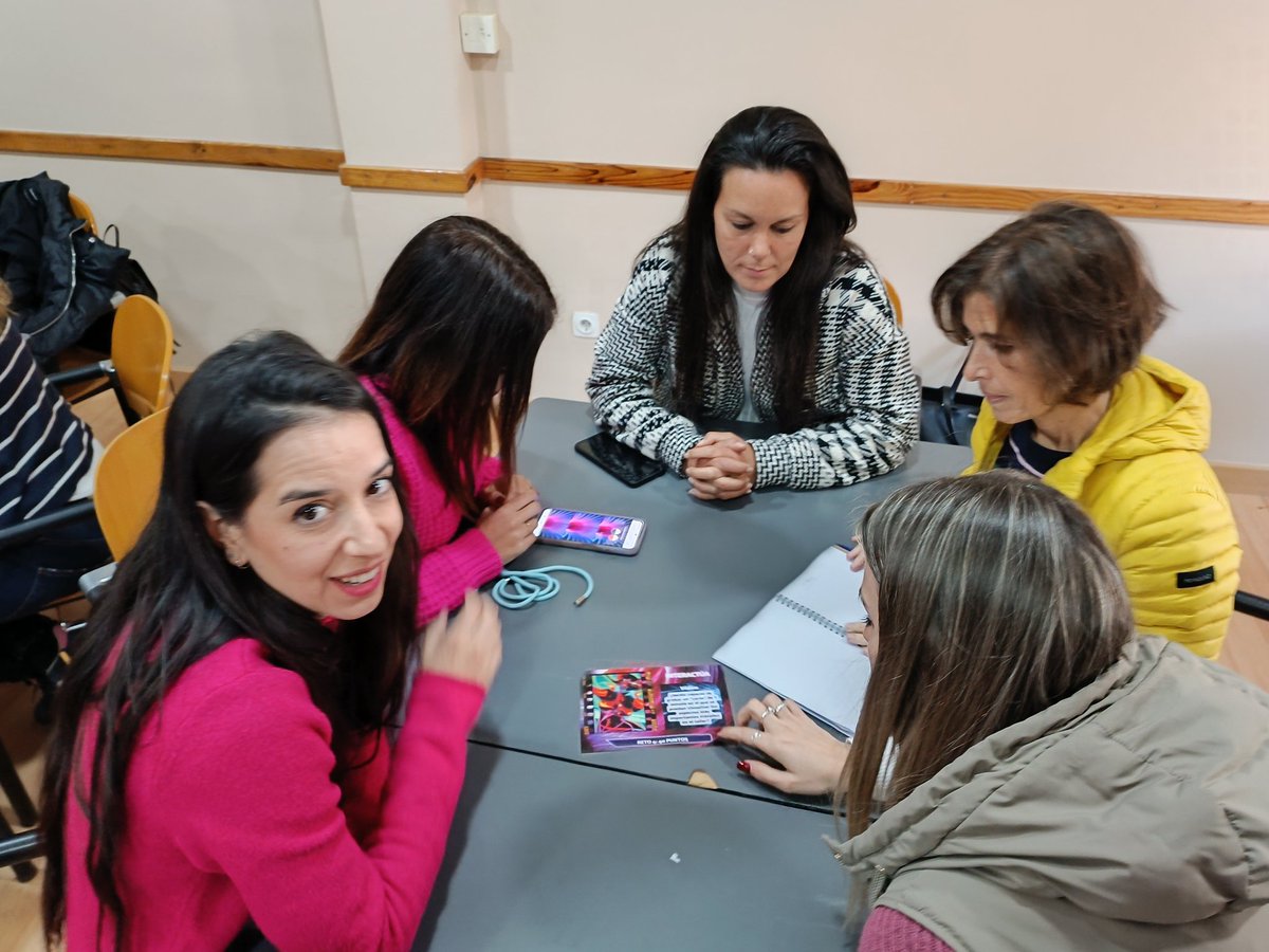 rafaleiva82's tweet photo. Increíble equipo DIC (Diversas Inquietas Curiosas) Rosé (porque somos rosas). Ha sido increíble disfrutar estas jornadas con vosotras. Seguiremos cambiando el futuro desde nuestras aulas. 💪🌷 @cepantequera @JIPAtq #JIPAtq23 https://t.co/uN7sBeXpx4
