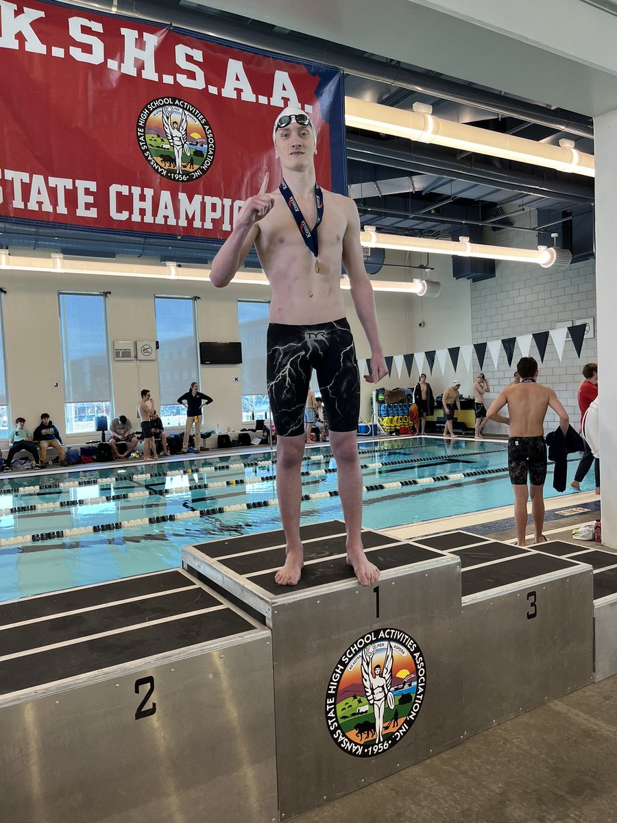 Will Christie places 1st and John Christianson places 8th at state in the 500 Freestyle!!💜