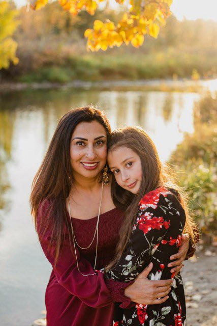 LeelaAheer's tweet photo. This is my beautiful sister-in-law/my father-in-law, then her and her husband with my sweet niece! @DaughterSelfie @SoniaFunkSays @suniljaglan2021 @V4umedia_ #abpoli Please join us today -February 18th..
https://t.co/ukwL9iRAqz https://t.co/jXvquWYvPD