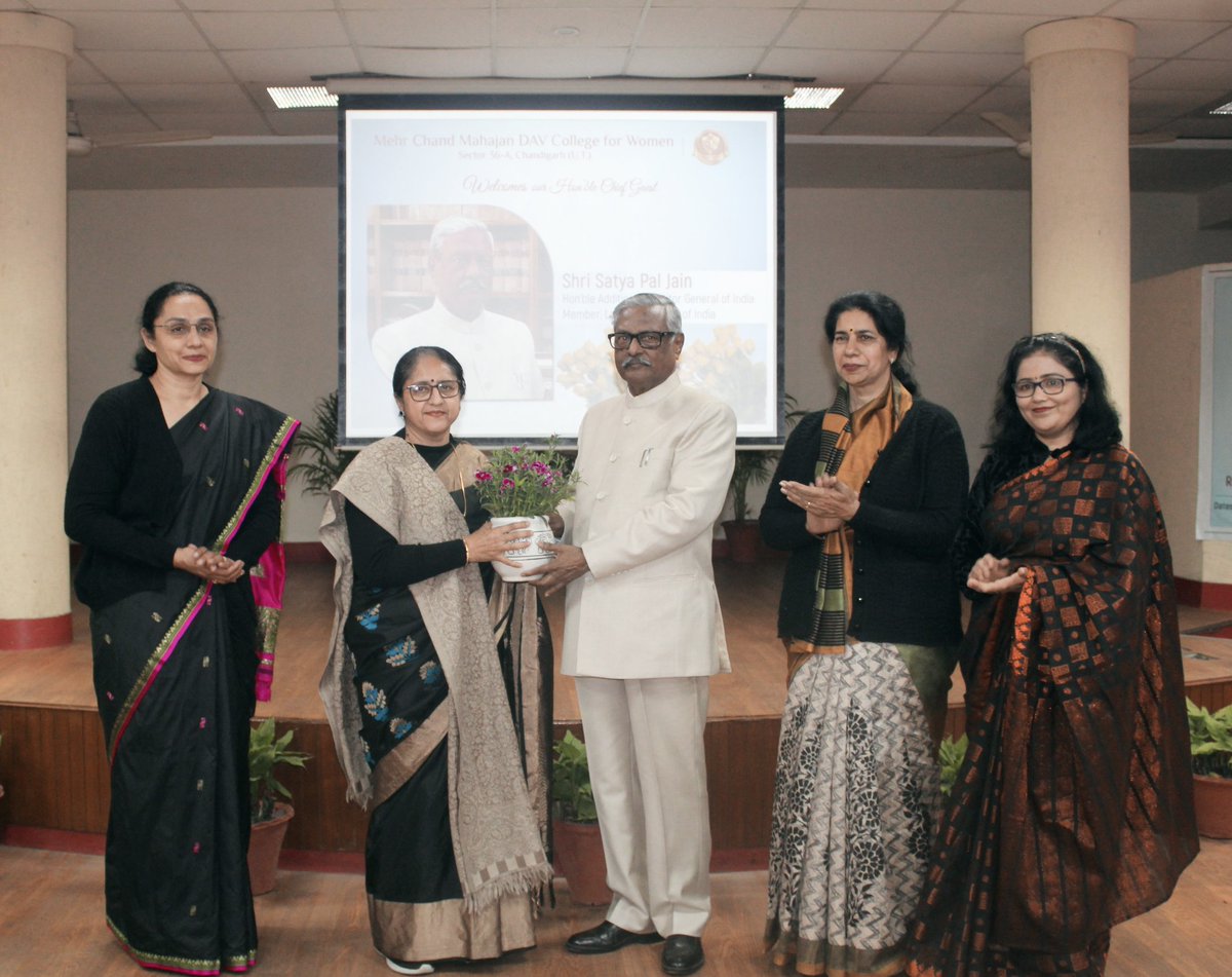 MCMDAVCW's tweet image. 7-day workshop on #ResearchMethodology organised by #commerce Dept &amp;amp; #IQAC @MCMDAVCW,sponsored by CDC, #PanjabUniversity culminated with a valedictory session. @SatyaPalJain was the Chief Guest.  
@EduMinOfIndia @dpradhanbjp @ugc_india @NAAC_India