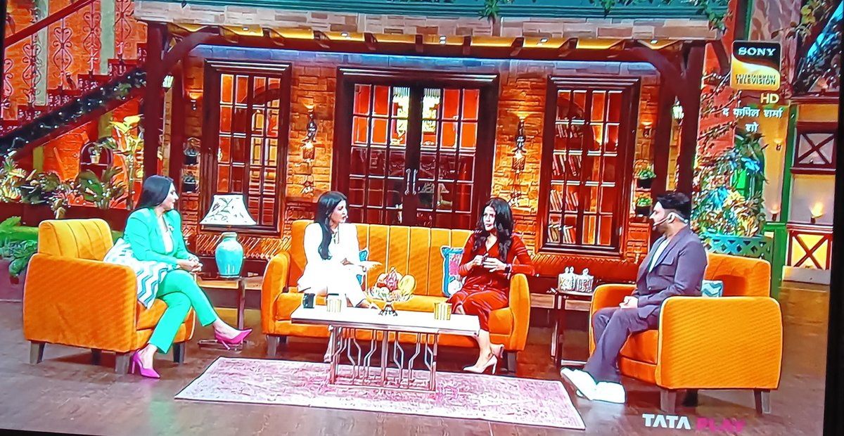 shaktisinghadv's tweet photo. हम शुक्रगुजार हैं @aajtak की तीनों #WorldFame एंकर्स @SwetaSinghAT, @anjanaomkashyap और @chitraaum जी के जिन्होंने अपने जादुई अंदाज से @TheKapilSShow में @KapilSharmaK9 व @apshaha के साथ मिलकर दुनिया भर के लोगों को हंसा हंसा कर लोटपोट किया।
#ComedyShow
#TheKapilSharmaShow https://t.co/kT66NOa41W
