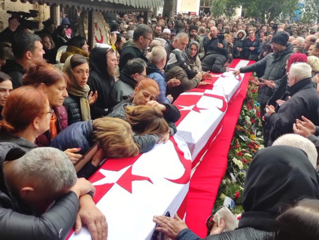 FerihaYigitturk's tweet photo. Duyuyormusunuz? Bir anne feryad ediyor. Çocuklarımızı bizden siz aldınız. #isiashotelkatliamı #isiaskatillericezalandırılsın #isiasınhesabısorulacak https://t.co/f55D3SIkCU