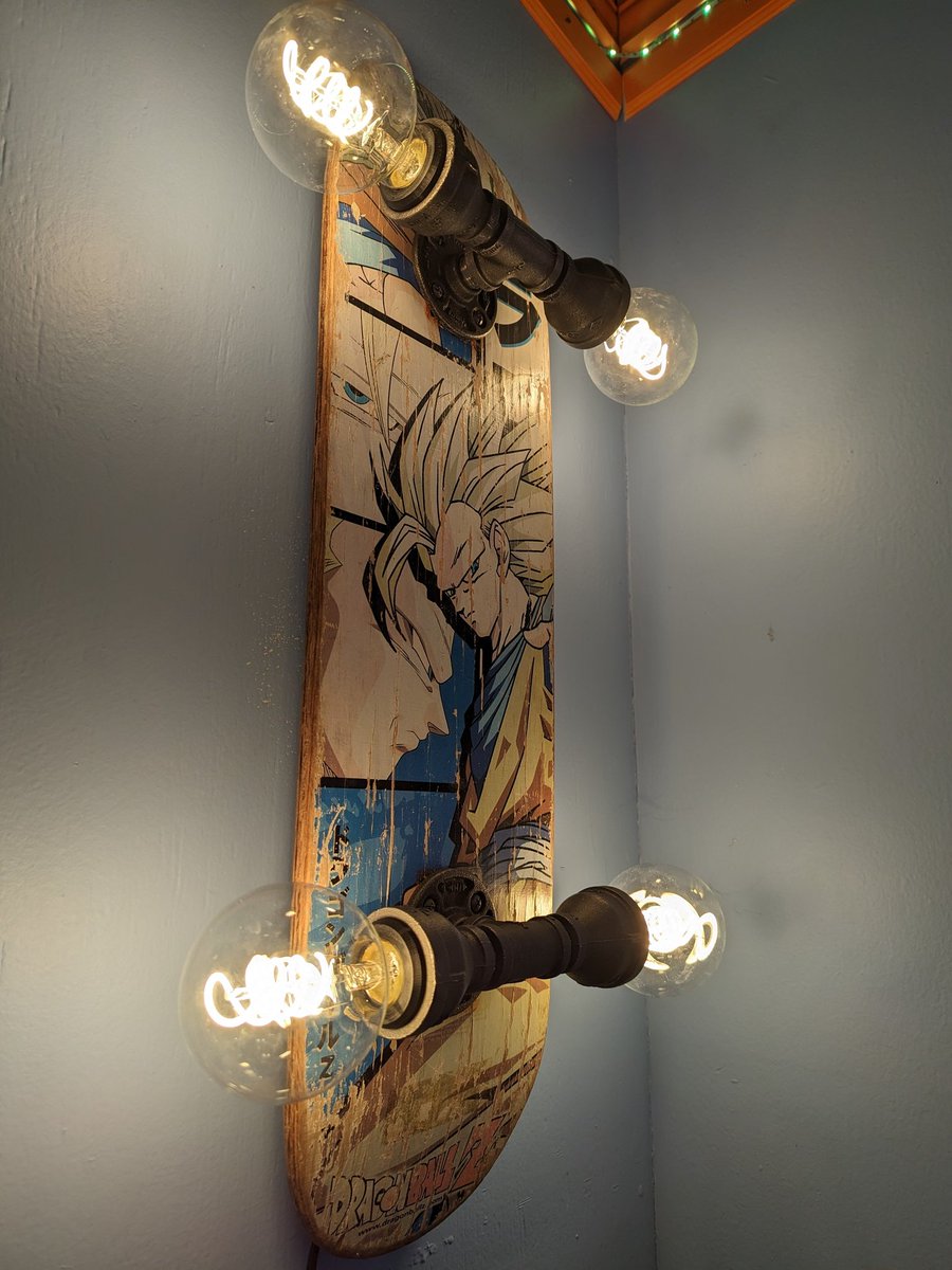 Cowabunga dude, check out this rad new #skateboardlamp #thisistoledo #ohiofindithere #downtowntoledo #exploretoledo #419life #youwilldobetterintoledo