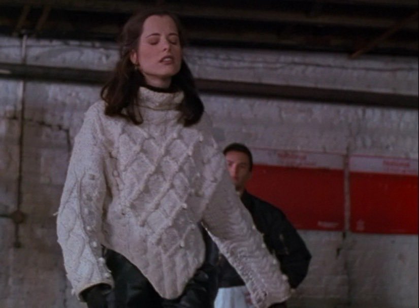 OConfente's tweet photo. Breaking my Twitter silence because I watched Party Girl (1995) last night and absolutely need to ID this sweater. Anyone know who made it? Or if there’s a pattern out there for it? #knitting https://t.co/rQPnxYbmd5