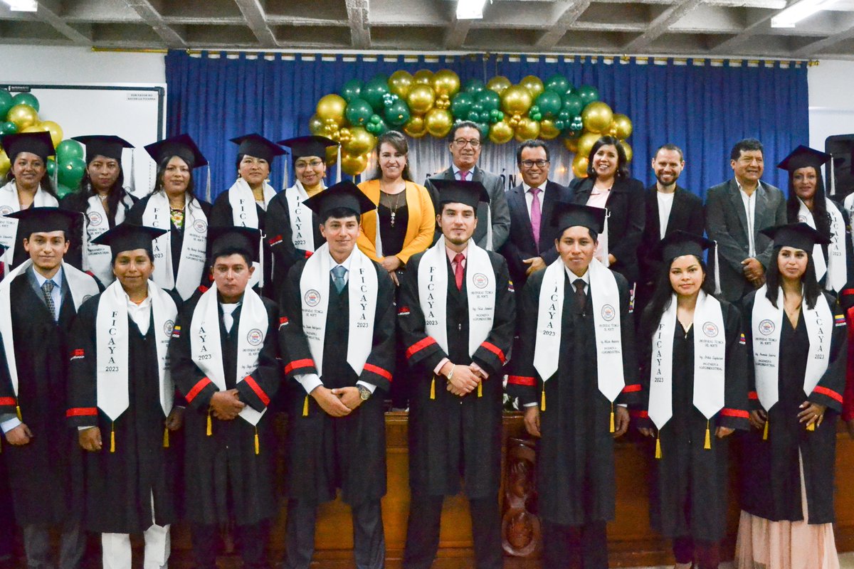 Estimados jóvenes, ustedes como nuevos Ingenieros Agroindustriales, con su dedicación, con su entrega, con su sapiencia han dejado una huella histórica en este campus.
Les deseo el mejor de los éxitos. ¡¡VIVA LA UTN!!