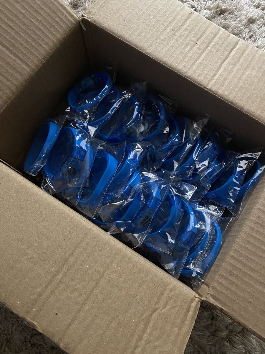 BadBoyBlooBr's tweet photo. 🚨 SPOILER!!

Primeiras pulseiras prontas para serem personalizadas e enfim entregues para vocês!!

Esse show vai ser tudo pra gente e para o bloo 🌙 

O projeto agora ganhou uma grande parceira @BLOOTOPIA 💙

@farmusicent @realbadboyloo 
#khh #badboybloo #bloo https://t.co/YBBiF1zWIU