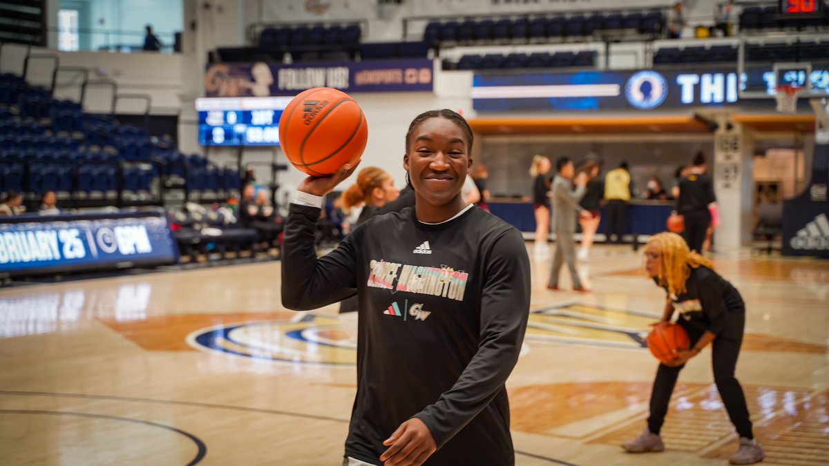 GW_WBB's tweet photo. Senior Day vibes! 

Please head to your seat if you're at the Smith Center! The Ceremony should begin shortly...

#RaiseHigh https://t.co/i0HTHhe1DX