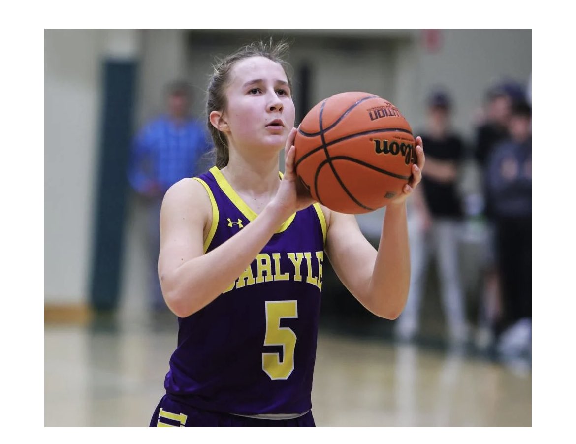 Soph_Hoffmann5's tweet photo. Back to back regional champs!! Now on to sectionals!! ππππͺ #carlyleindians #wbball #rollingtoredbird #sihawks https://t.co/MkwLu29ILb
