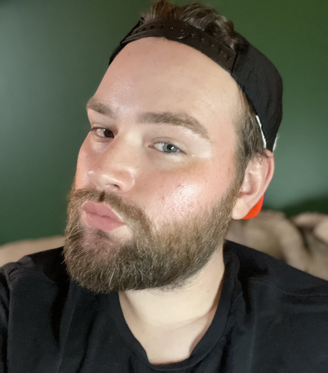 MitchyMonster's tweet photo. That @hauslabs glow just hits a little differently ✨ I used to be afraid of a little pop of color, but no more!! PS. She looks good on the lips too 💋 #colorfuse drops Feb. 23rd!!! https://t.co/9wgvF1WZaq