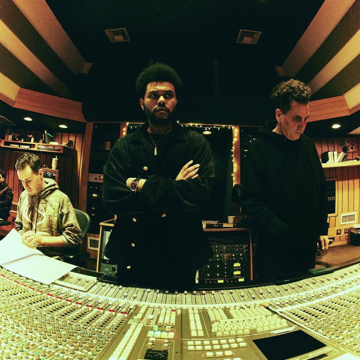 OGMusicCo's tweet image. .@theweeknd reveals that his upcoming HBO concert will end his #DawnFM era. Part 3 of the new trilogy is coming: “I can see the horizon.”

He and @therealmikedean also were spotted in the studio recently… something is brewing. #OGM