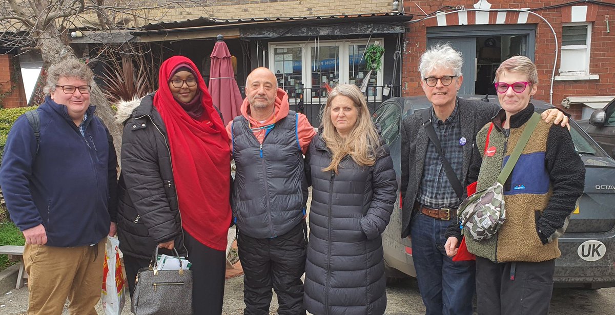 ifraahsamatar's tweet photo. Shacklewell Mosque stands strong surrounded by support and solidarity. The team send their appreciation to everyone who has been reaching out!
#HackneySpirit ππ½ https://t.co/ecI7WEtRpF