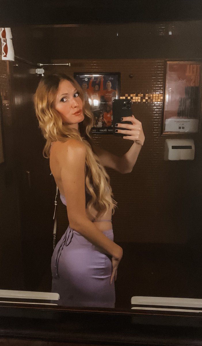 HeeledNHappy's tweet photo. Reminiscing about when I could wear my extensions flawlessly… 💟 https://t.co/uGsNce24zz