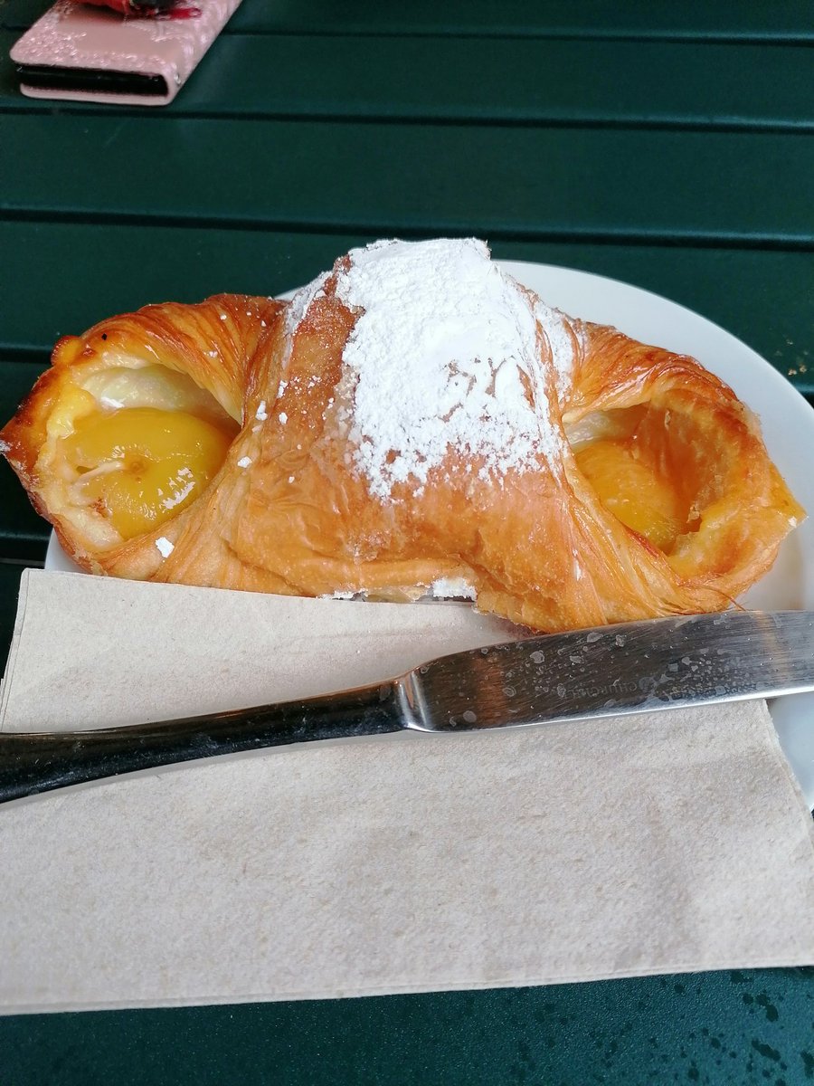 BookshopCrawl tweet media