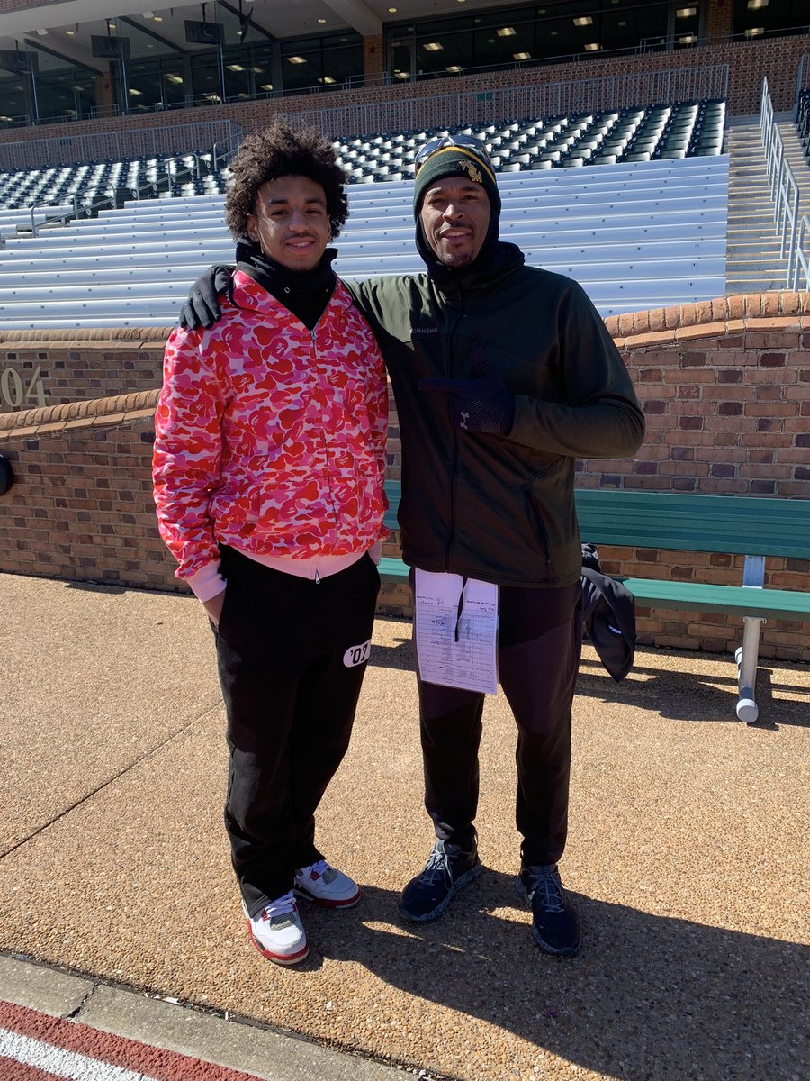 DanielGarvin23's tweet photo. Had a great time at William and Mary this Weekend and excited to be back soon💚💛 @SSSAS_Athletics @CoachMikeLondon 
@WMTribeFootball 
@CoachMJohns 
#BeUnrivialed #SparkdaFlint24
#GoTribe🔰
@CoachP_eterson https://t.co/6NsCbJEXaf
