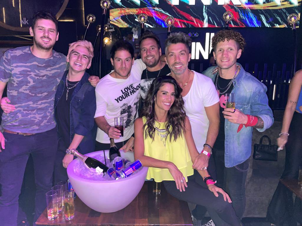 EMILIANORELLA's tweet photo. Salida y celebrando 🥳 EL EJE DEL MAL .
@TonyCoggi
@SebaCobelli
@DelfinaGBosco
#enzoaguilar
#fedebaron
#juanmanra
#ink @hoteldefamosos @polacorrpp https://t.co/X3QePvq9dq