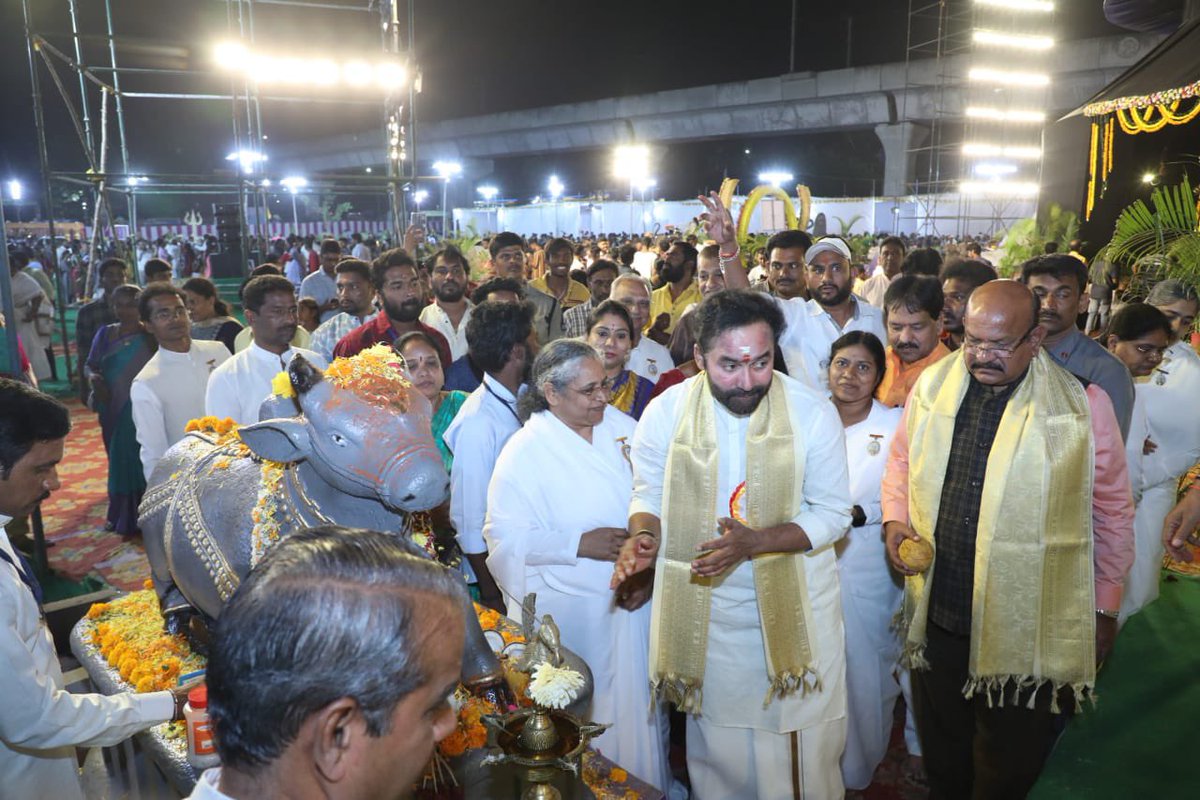 kishanreddybjp's tweet photo. At the Mahashivratri celebrations, organized by @BrahmaKumaris in Secunderbad this evening.

Spoke about how the nation is celebrating the auspicious festival of Mahashivratri across the country with gaiety &amp; fervor. https://t.co/86zCtroHO4