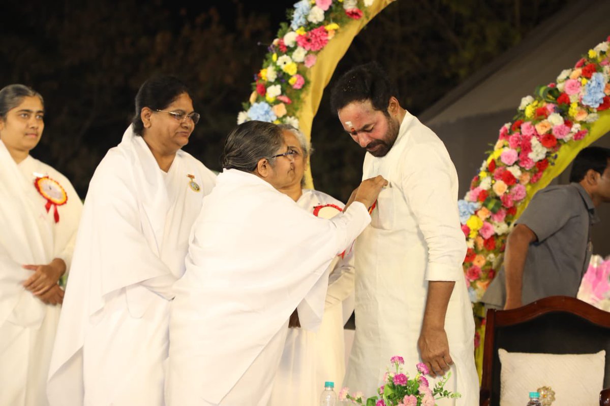 kishanreddybjp's tweet photo. At the Mahashivratri celebrations, organized by @BrahmaKumaris in Secunderbad this evening.

Spoke about how the nation is celebrating the auspicious festival of Mahashivratri across the country with gaiety &amp; fervor. https://t.co/86zCtroHO4