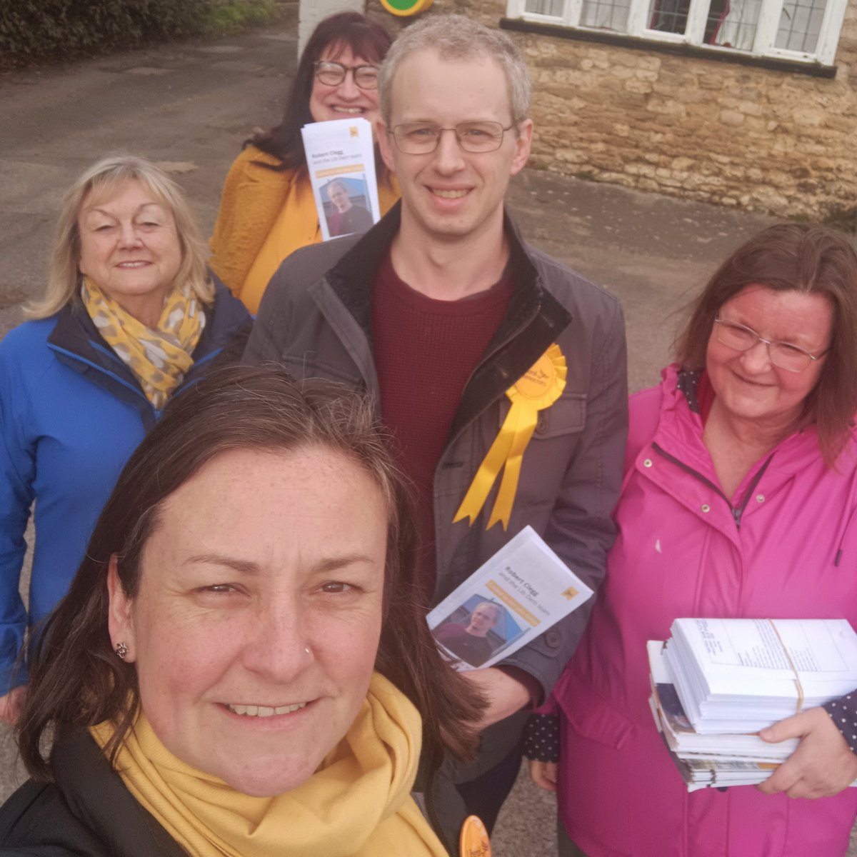 emilysmithLD's tweet photo. Great speaking to residents in #Shippon and #Marcham today #CostOfLivingCrisis and how to #GTTO were top of people's agenda @LibDemsOxon @goknockdoorsld 🔶 https://t.co/0Cd0qpD7KJ