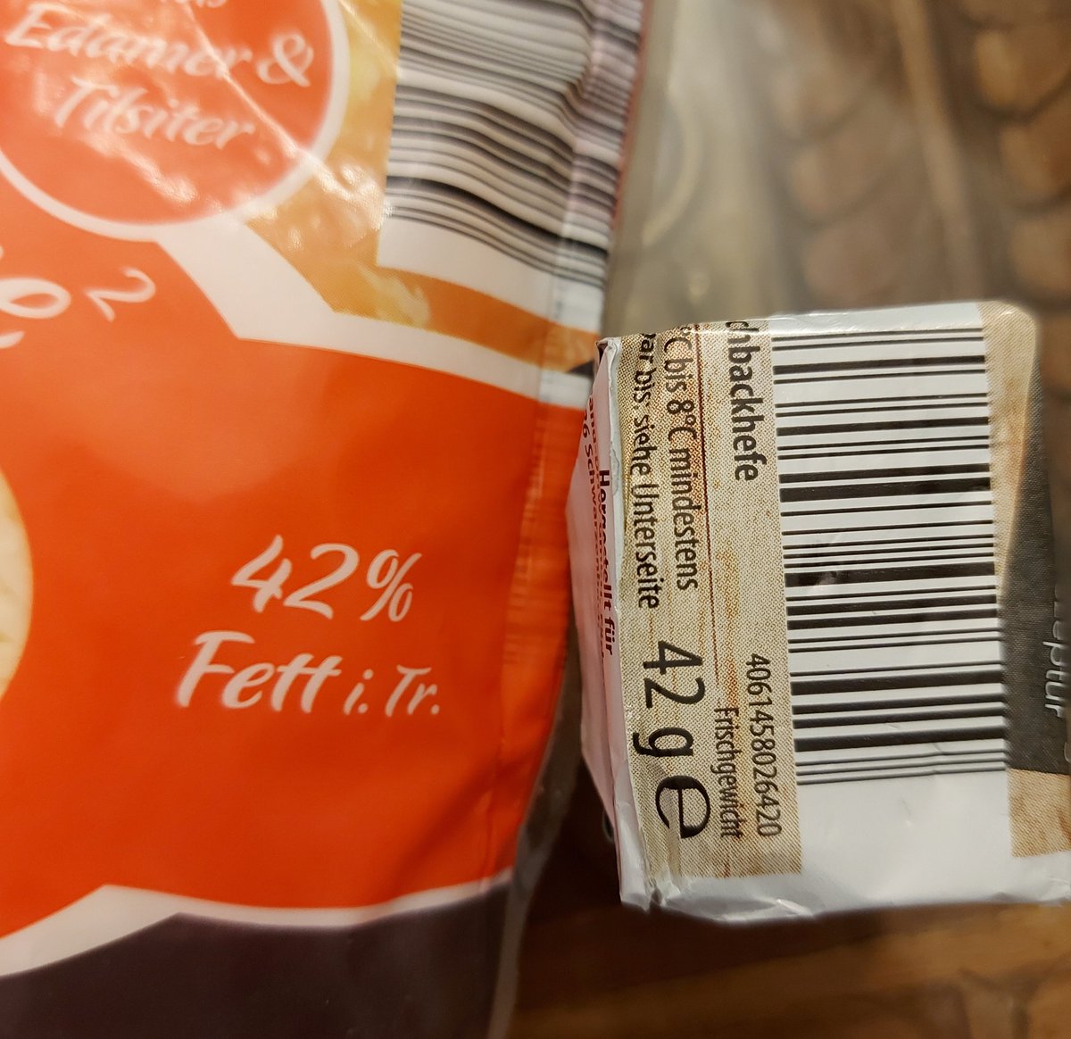 HFSHG's tweet photo. Fragt Ihr Euch ernsthaft immer noch, was die Antwort auf alle Fragen ist??!! #Käse #Hefe https://t.co/a92U5I5G9a