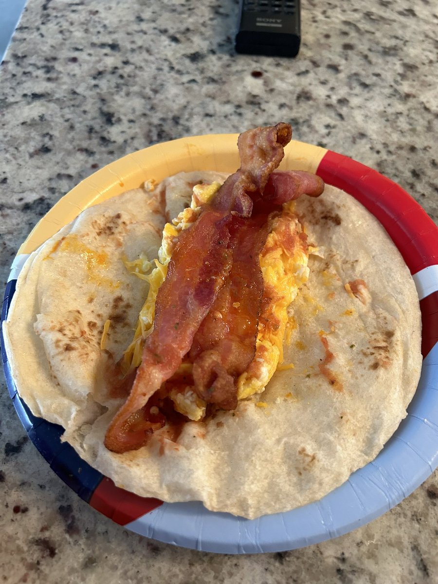 salinisalazini's tweet photo. I’m feeling extra this morning😏
So an extra piece of bacon it is
#teamstrip https://t.co/c2n8HGISUw