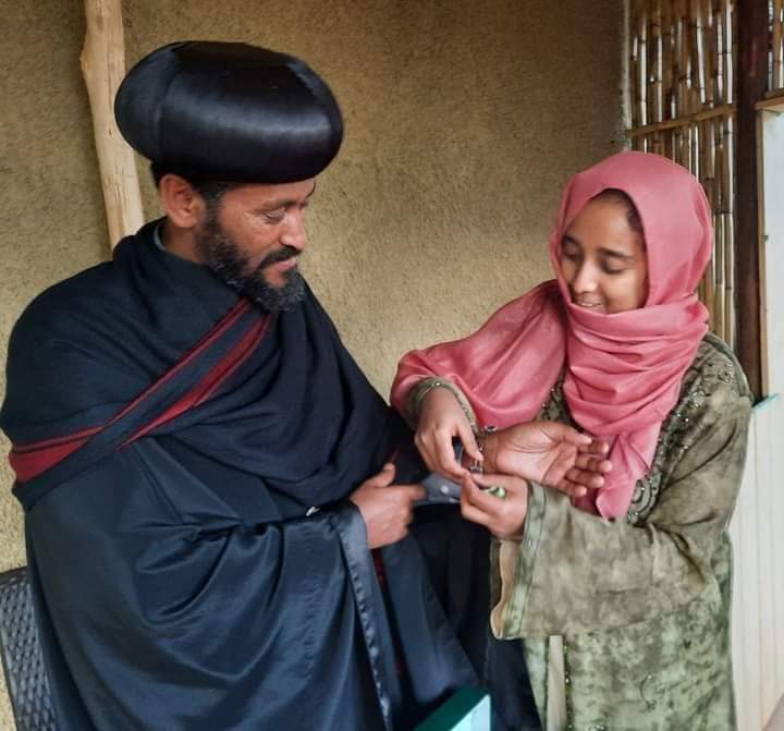 ለትውስታ! አባታችን አቡነ ኤርምያስ 

በዛ በጦርነት ጊዜ ሙስሊም ክርሲቲያን ሳይለዩ እየለመኑ ወገኖቻችን ከረሀብ የታደጉ የክፉ ቀን አባታችን ናቸው! ውለታቸውም ዘላለም ህዝብ ሲያወሳው እና በታሪክ ሲዘከር ይኖራል እንወደወታለን እናከብረወታለንም🙏