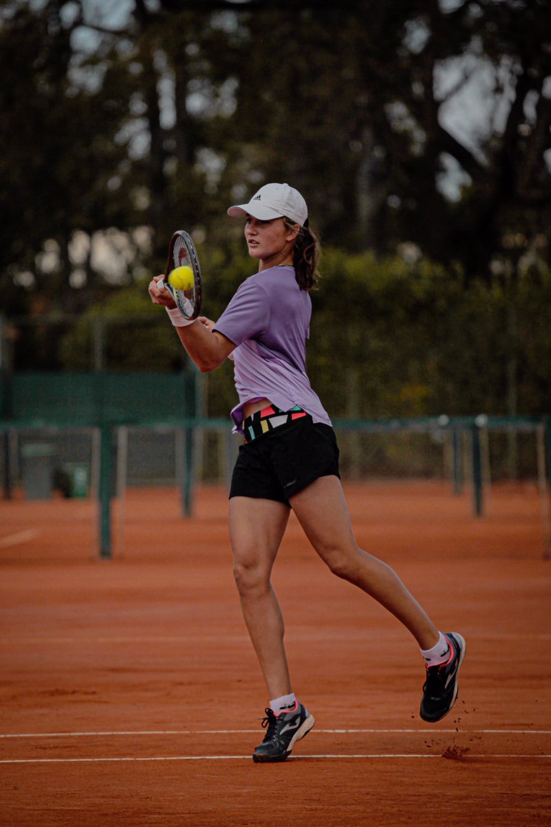 Francesco__10's tweet photo. Candela Vázquez (2008) se consagró CAMPEONA por segunda semana consecutiva en México. Ganó 6/3 6/1 la definición y finalizó su gira con un magnífico récord de 14-1.
Será por primera vez top 290° del mundo.
¡FELICITACIONES Team @cande_vazquez15 @aguusuarez!

📸 @om_visuals https://t.co/8OXAHXQSzD