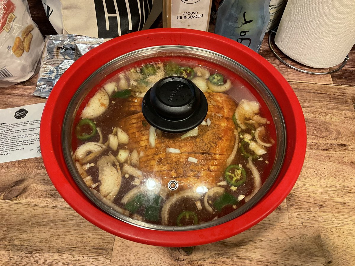 Tenji95's tweet photo. Ham! 🐖 #CookingTV 😋
Marinated in sparkling peach cider and apple cider overnight… wish me luck! 😁 https://t.co/RUFnM99Wfk