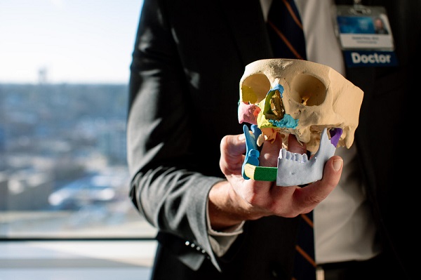 Mayo Clinic ENT (@mayoclinicent) on Twitter photo Can we present the challenging anatomical considerations in head and neck surgery through multi-modal three-dimensional technology?
Click to learn more: bit.ly/3lH1L8N
#3D <a href="/CheyanneSilver/">Cheyanne Silver MD</a> <a href="/DanteMerlino/">Dante Merlino MD, PhD</a> <a href="/LindaXYinMD/">Linda Yin, MD</a> <a href="/JayMorris_MD/">Jay Morris</a> <a href="/KatieVanAbelMD/">Katie Van Abel (she/her(s))</a> <a href="/MattCarlsonMD/">Matthew L. Carlson, MD MBA</a> Can we present the challenging anatomical considerations in head and neck surgery through multi-modal three-dimensional technology?
Click to learn more: bit.ly/3lH1L8N
#3D <a href="/CheyanneSilver/">Cheyanne Silver MD</a> <a href="/DanteMerlino/">Dante Merlino MD, PhD</a> <a href="/LindaXYinMD/">Linda Yin, MD</a> <a href="/JayMorris_MD/">Jay Morris</a> <a href="/KatieVanAbelMD/">Katie Van Abel (she/her(s))</a> <a href="/MattCarlsonMD/">Matthew L. Carlson, MD MBA</a>