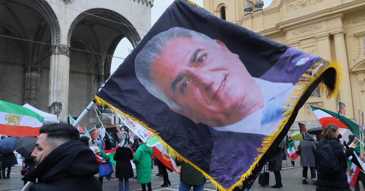 Time to ramp up support for Iranian people, former Shah's son says reut.rs/417Gsxp