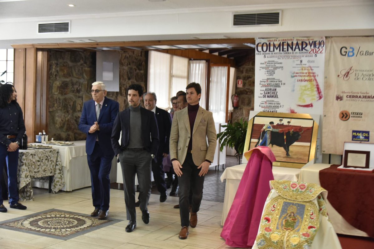 jorge_garciad's tweet photo. En la celebración de la Asociación Cultural #TierraDeToros de #ColmenarViejo en la que han entregado el premio triunfador de la feria de #Remedios22 a @InfoDanielLuque, el premio al toro de la Feria a la Ganadería de Zacarias Moreno y el de dedicación taurina a @IdiazAyuso. https://t.co/jGcs3FXVmz