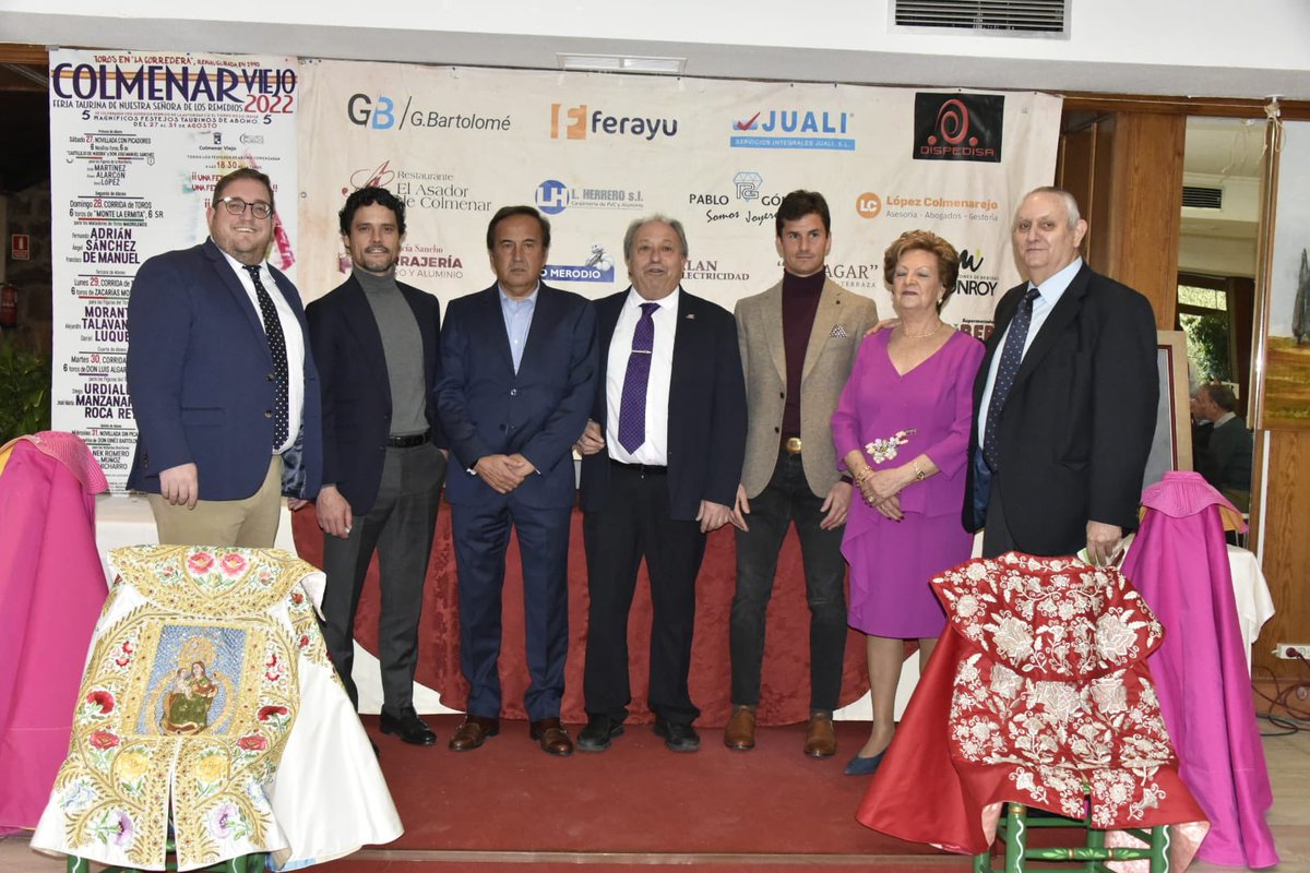 jorge_garciad's tweet photo. En la celebración de la Asociación Cultural #TierraDeToros de #ColmenarViejo en la que han entregado el premio triunfador de la feria de #Remedios22 a @InfoDanielLuque, el premio al toro de la Feria a la Ganadería de Zacarias Moreno y el de dedicación taurina a @IdiazAyuso. https://t.co/jGcs3FXVmz