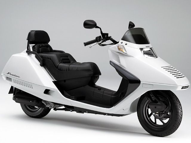 「これは別に「電動だから」では無く、ガソリン車だとしても 僕は仕事や買い出しに使う」|宮尾岳のイラスト