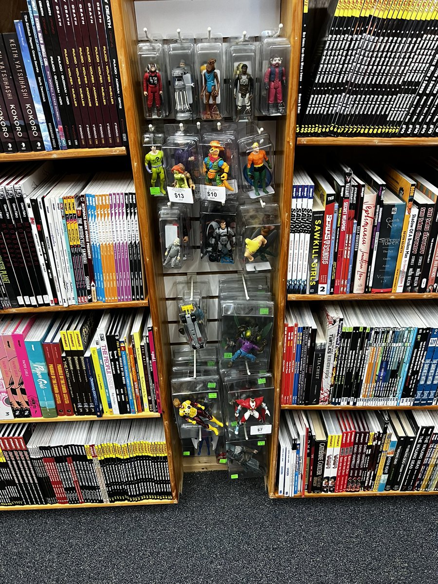 BanthaSkullcom's tweet photo. #MerryMac Comics & Games
The loose figures are not complete.
#StarWars https://t.co/oseqcrlBXF