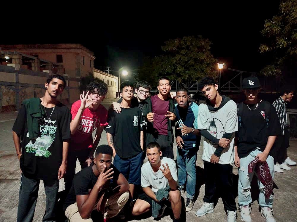 Bajo Puentes tweet media