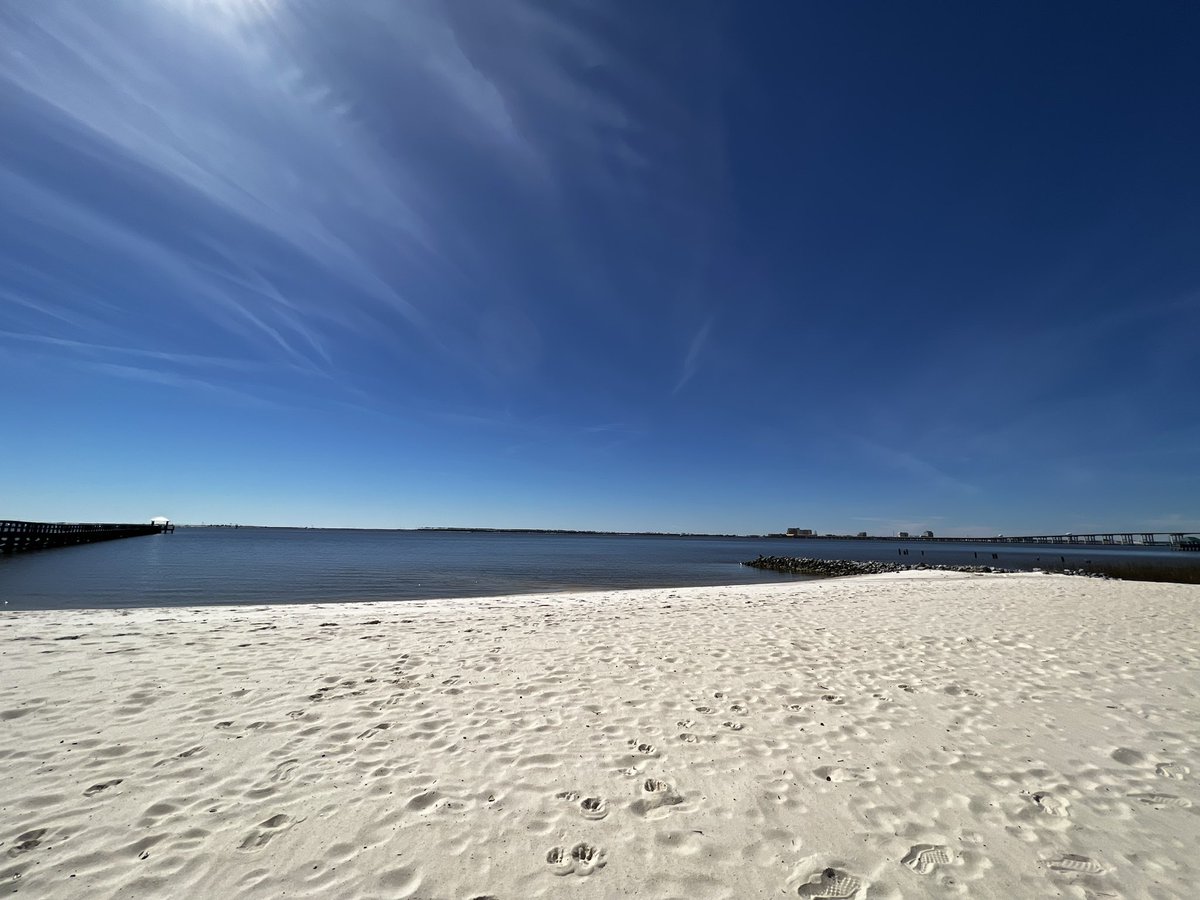 TyeeRaee's tweet photo. It’s been a ROUGH few weeks, so we drove a few hours to the beach to have coffee and get grounded. One thing about me, I don’t care where I am or how cold it is.. I’m putting my feet in the water. https://t.co/MuWpTGGOPu