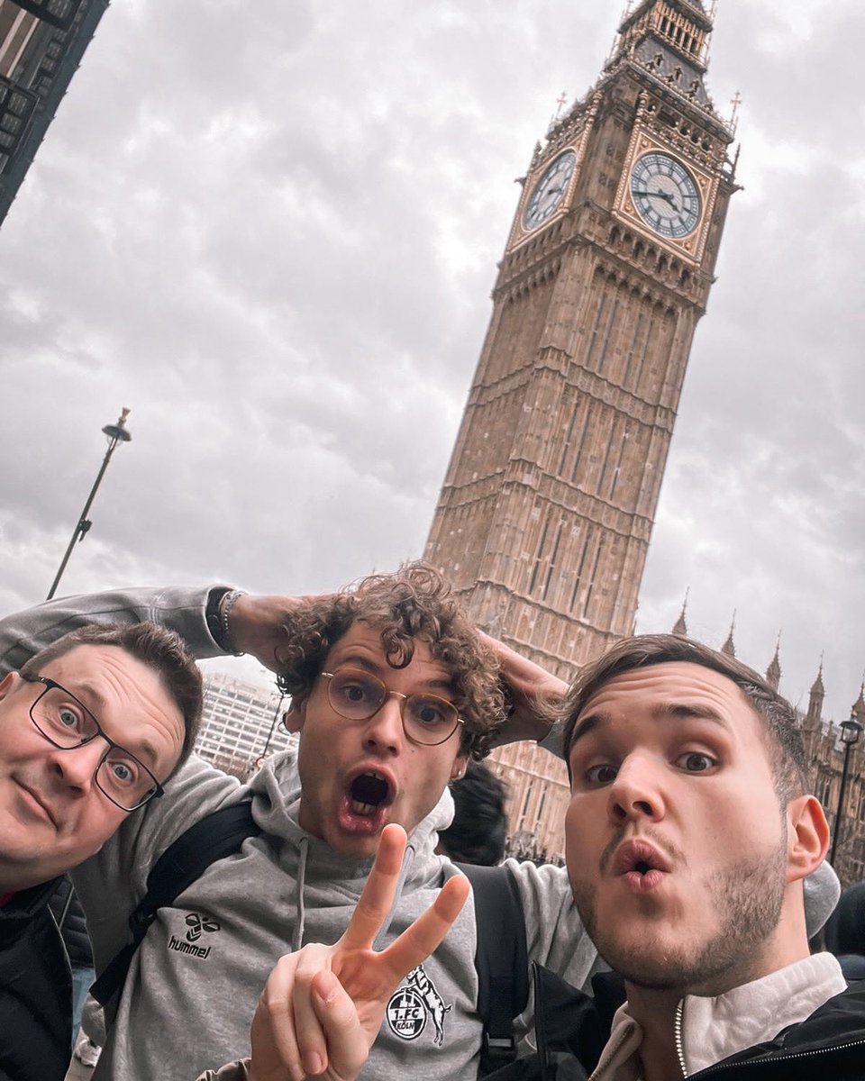 Selfie-Time 😯🤳🏴󠁧󠁢󠁥󠁮󠁧󠁿
____
#effzeh #eCL #London #bigben