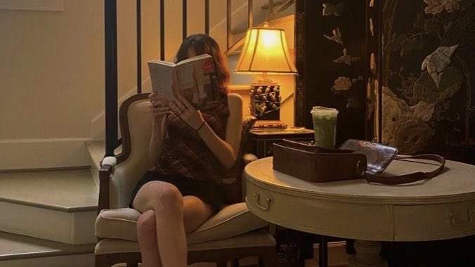 malusokay's tweet photo. Surrounded by books ☕ https://t.co/Nw15MftOz8