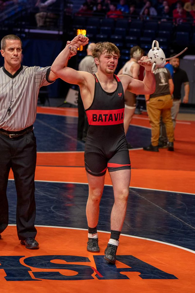 BataviaWrestler's tweet image. The sacrifices, the tireless year-round work since childhood, battling setbacks and self doubt - this photo says absolutely everything about the the competitor and the sport.
We're proud of this kid.
Nice shot, @NeilARudd